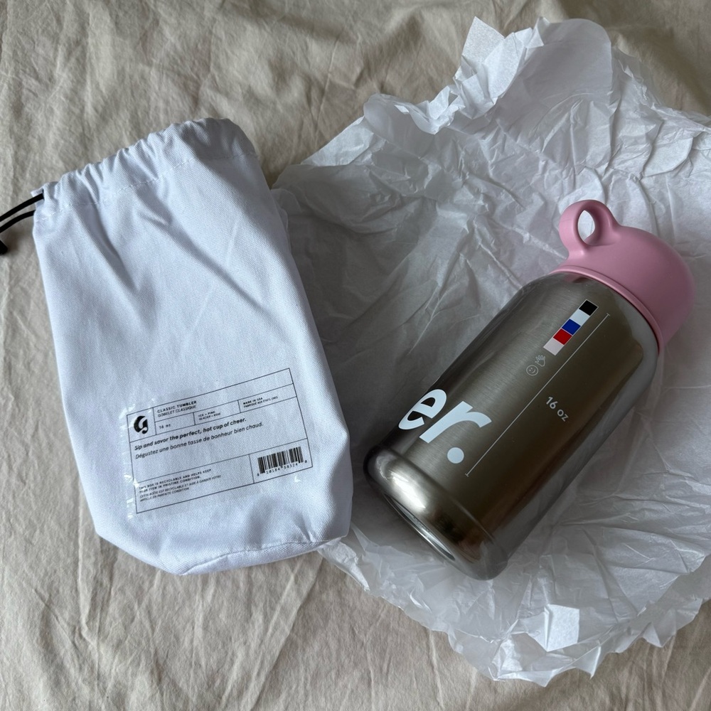 Limited edition sold out glossier holiday tumbler 2025 version - Picture 2 of 5